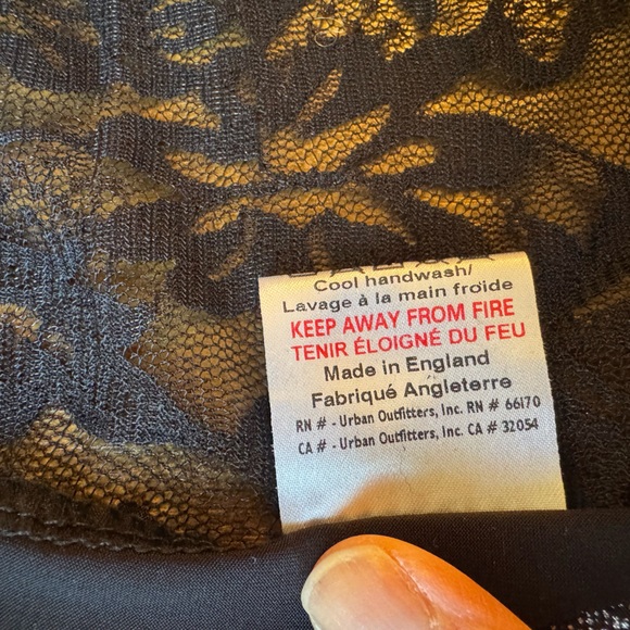 Urban Outfitters Trendy Sparkle & Fade Black Lace Low High Skirt Size L - Picture 10 of 12